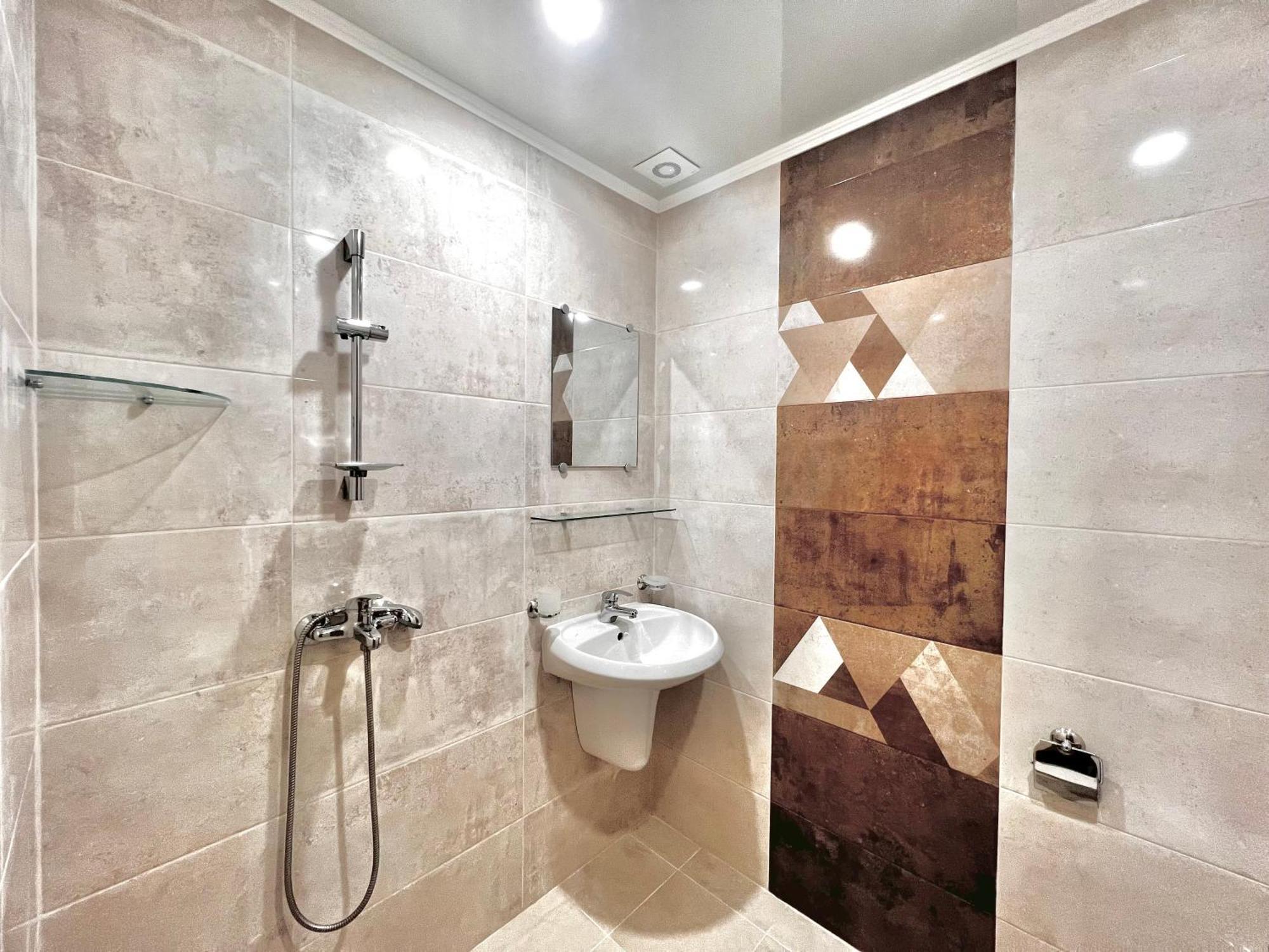 Chrystal Guest House Obzor Rom bilde