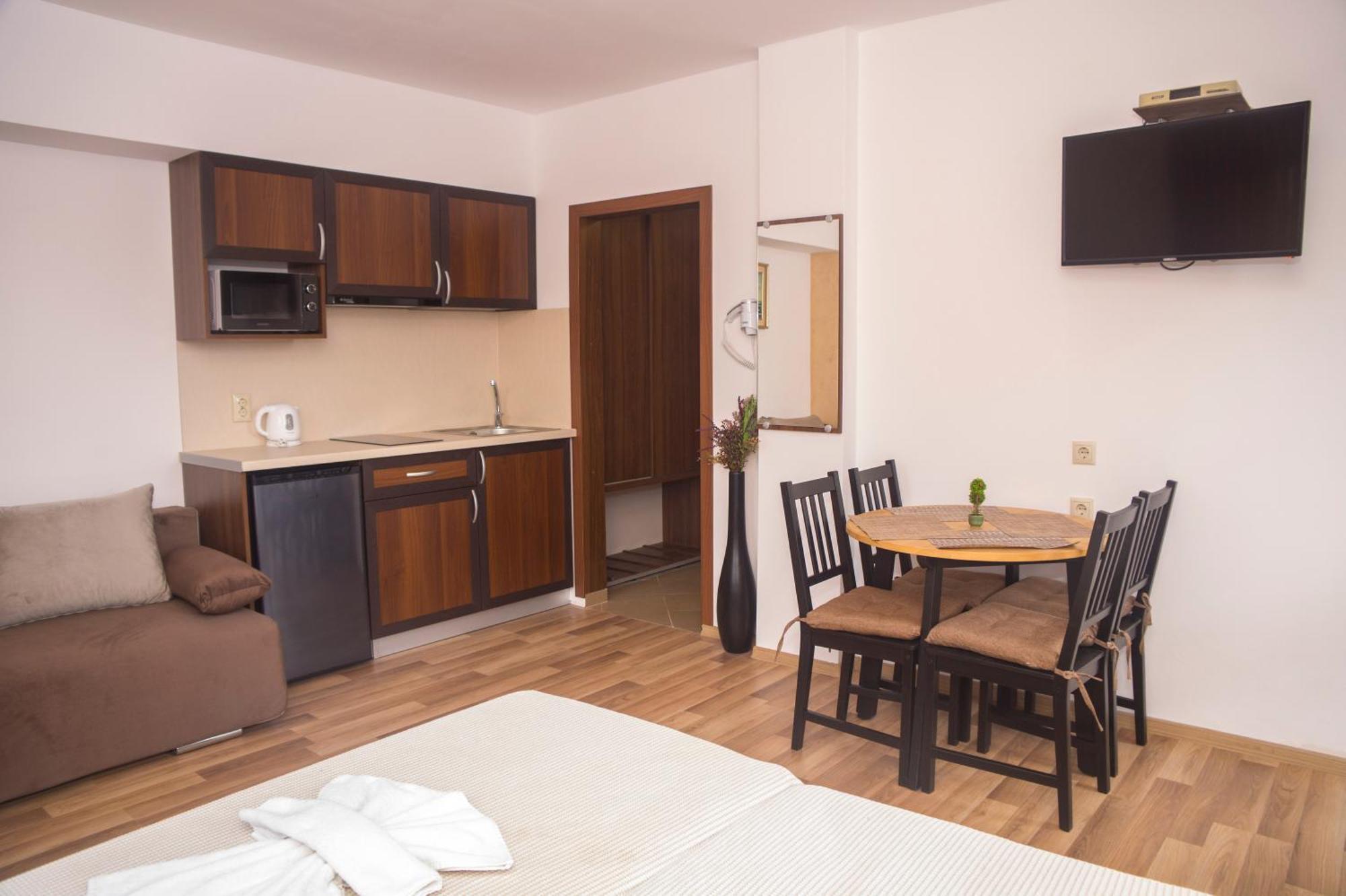 Chrystal Guest House Obzor Rom bilde