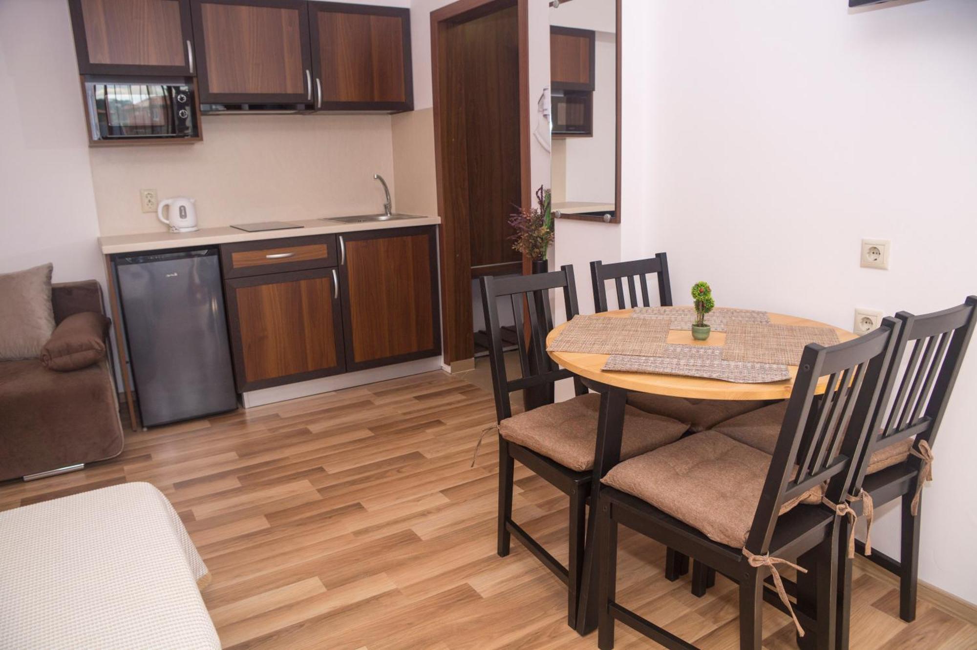 Chrystal Guest House Obzor Rom bilde