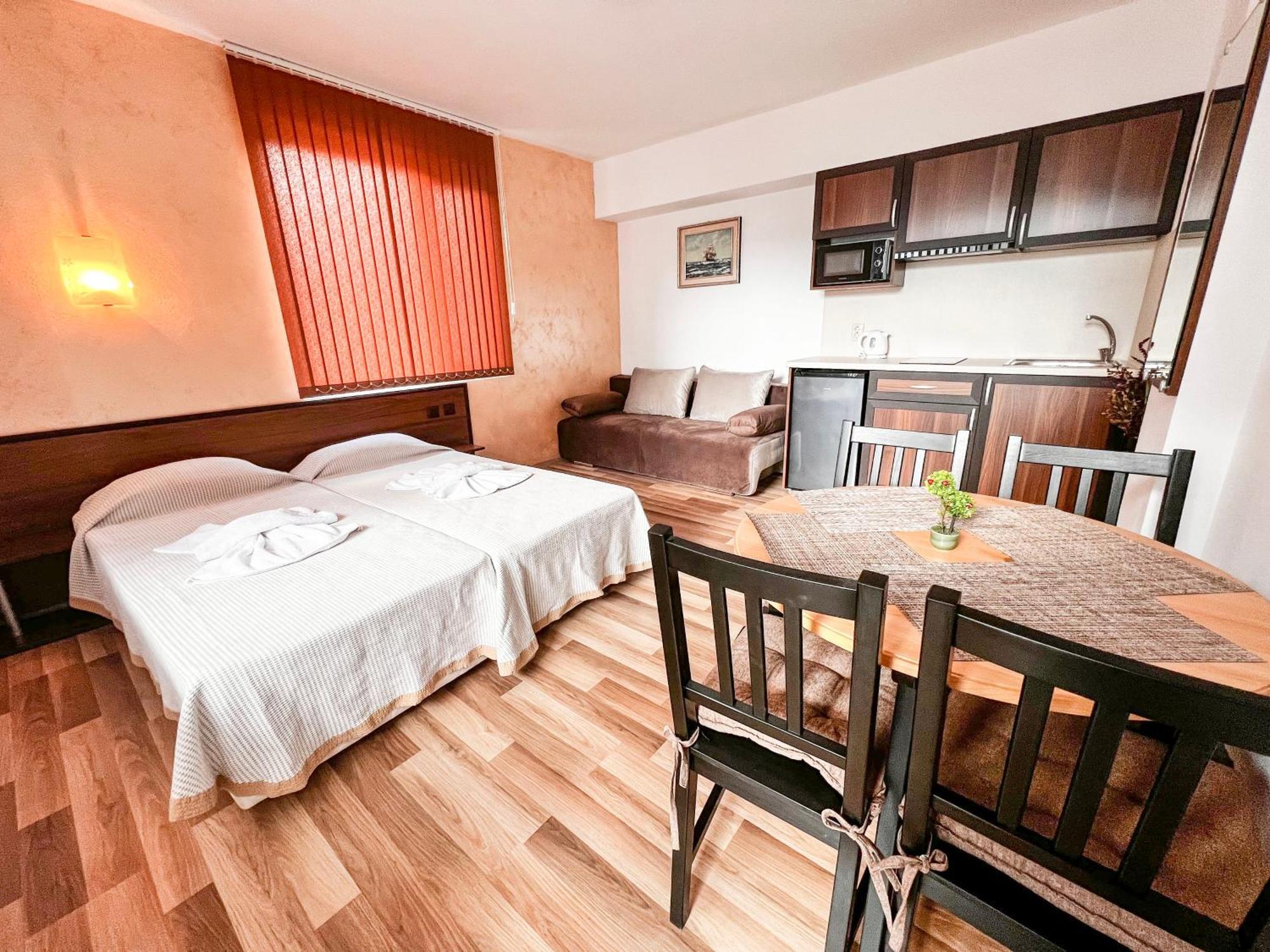 Chrystal Guest House Obzor Rom bilde