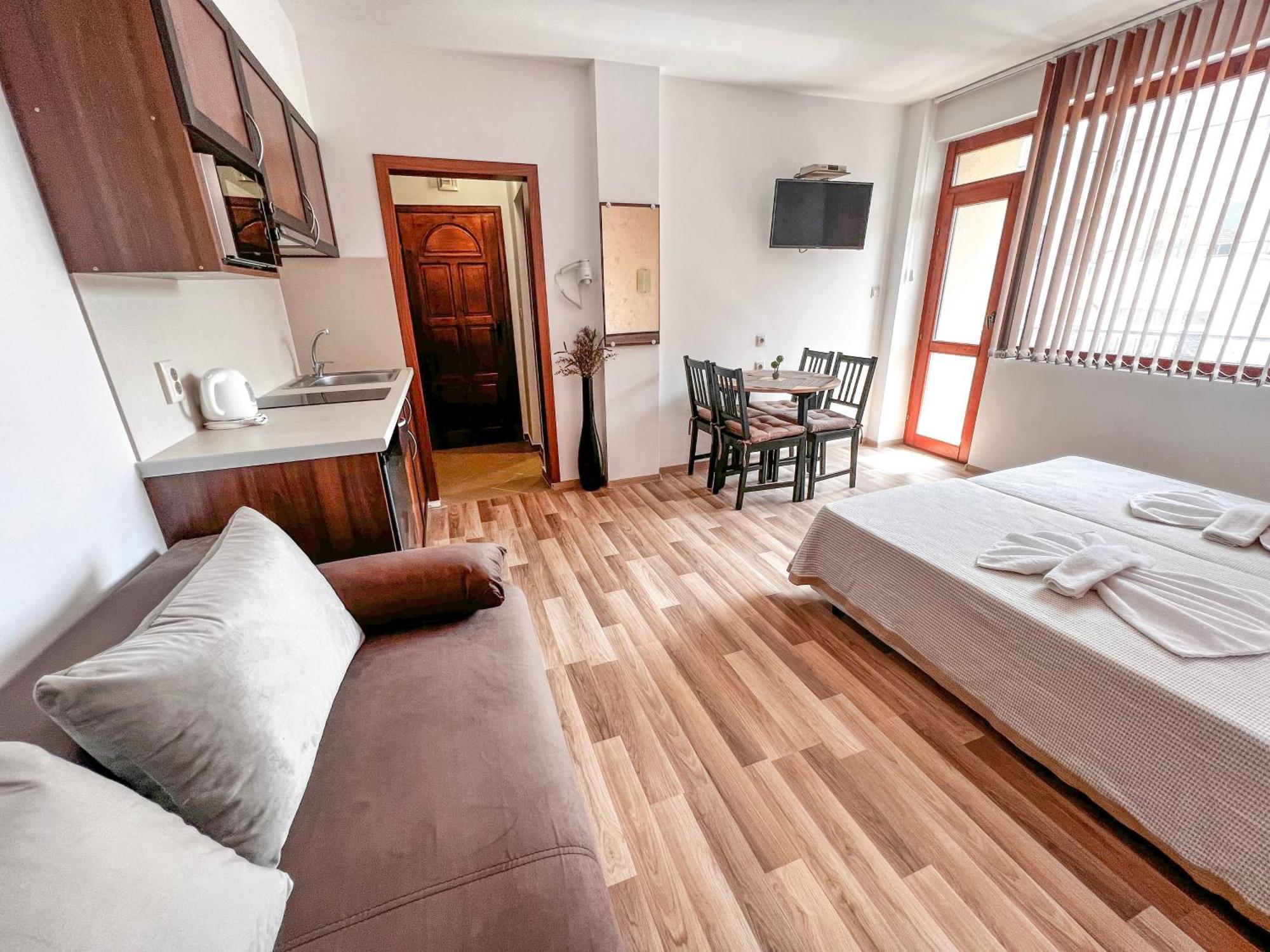 Chrystal Guest House Obzor Rom bilde
