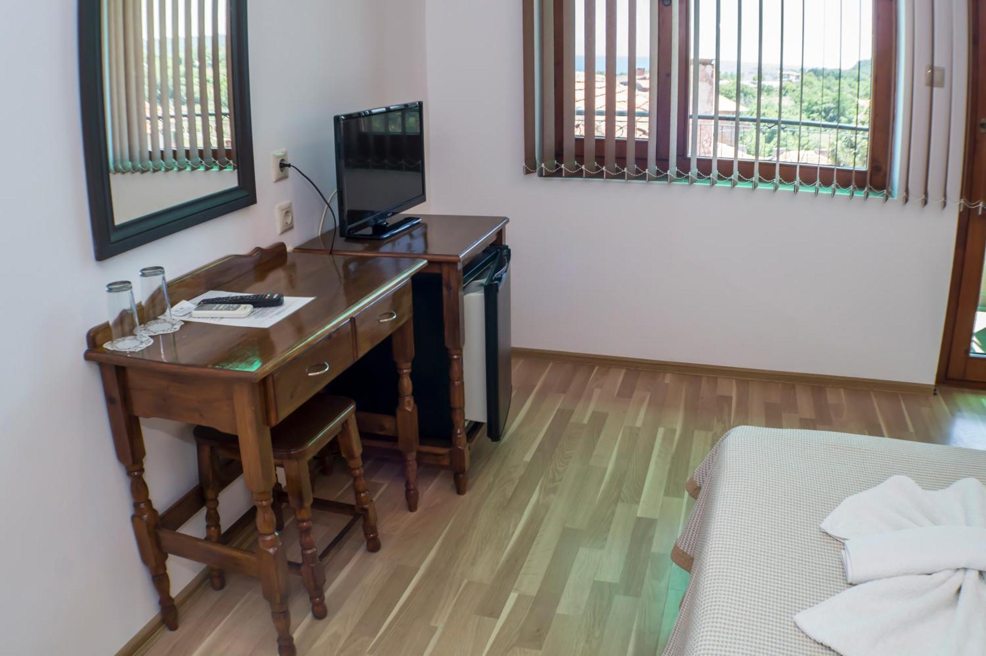 Chrystal Guest House Obzor Rom bilde