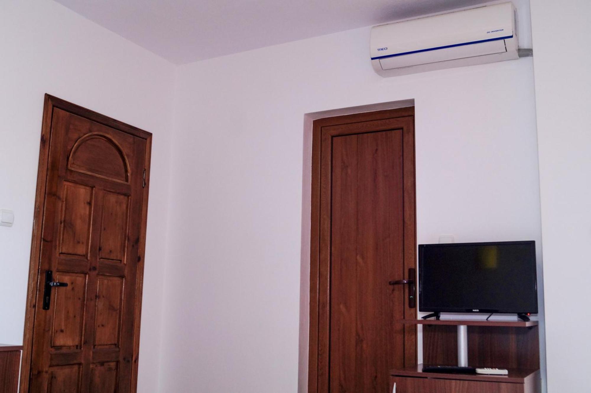 Chrystal Guest House Obzor Rom bilde